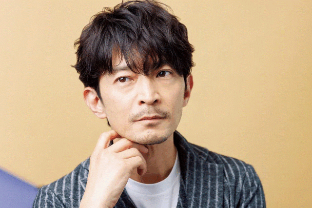 231230 津田健次郎さん ⑤.gif